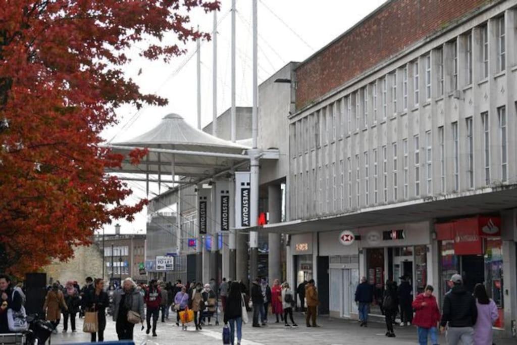 Welcome 4 Business Or Pleasure! Super Central Southampton 'City Vibes' # Stylish Apartment With Outside Space! 1-4 Guests Book Your City Break Or Pre-Cruise Stay! Close To Mayflower Theatre, Universities, Cruise Terminals, Hospitals & Shops! Extérieur photo