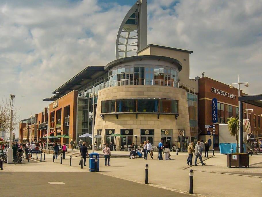 Welcome 4 Business Or Pleasure! Super Central Southampton 'City Vibes' # Stylish Apartment With Outside Space! 1-4 Guests Book Your City Break Or Pre-Cruise Stay! Close To Mayflower Theatre, Universities, Cruise Terminals, Hospitals & Shops! Extérieur photo