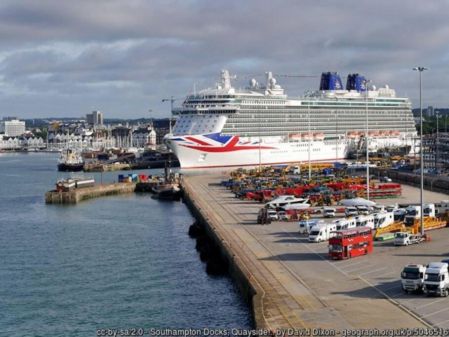 Welcome 4 Business Or Pleasure! Super Central Southampton 'City Vibes' # Stylish Apartment With Outside Space! 1-4 Guests Book Your City Break Or Pre-Cruise Stay! Close To Mayflower Theatre, Universities, Cruise Terminals, Hospitals & Shops! Extérieur photo