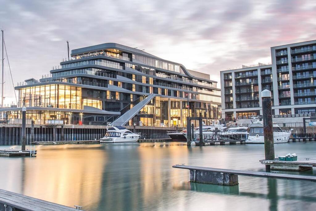 Welcome 4 Business Or Pleasure! Super Central Southampton 'City Vibes' # Stylish Apartment With Outside Space! 1-4 Guests Book Your City Break Or Pre-Cruise Stay! Close To Mayflower Theatre, Universities, Cruise Terminals, Hospitals & Shops! Extérieur photo
