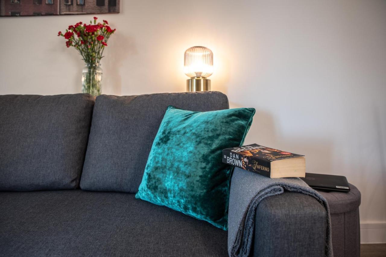 Welcome 4 Business Or Pleasure! Super Central Southampton 'City Vibes' # Stylish Apartment With Outside Space! 1-4 Guests Book Your City Break Or Pre-Cruise Stay! Close To Mayflower Theatre, Universities, Cruise Terminals, Hospitals & Shops! Extérieur photo